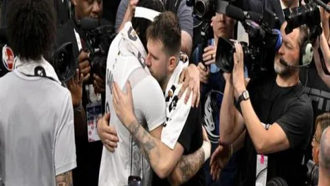 周一足坛奇遇记：小美足球变身捉冷门大师